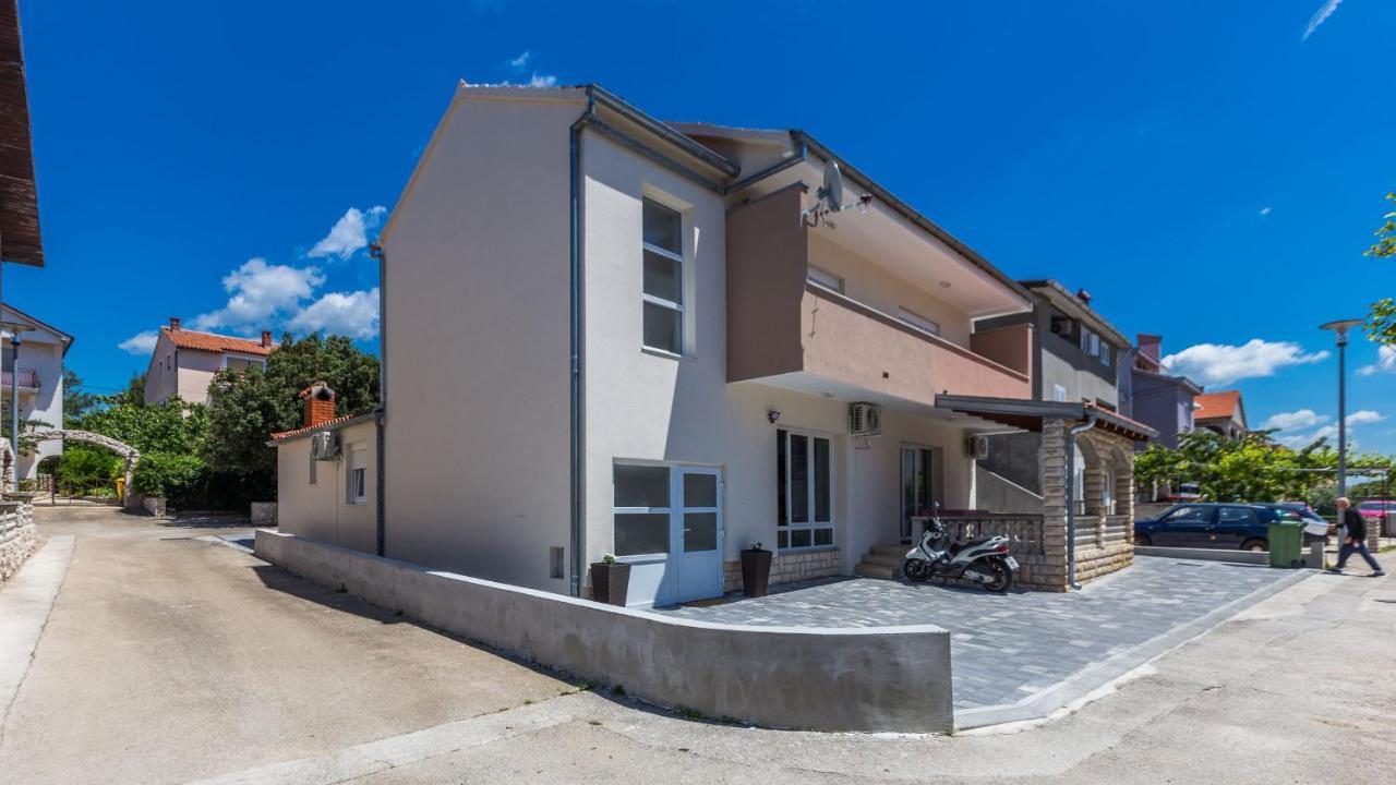 2Sis 2 Apartments 자다르 외부 사진