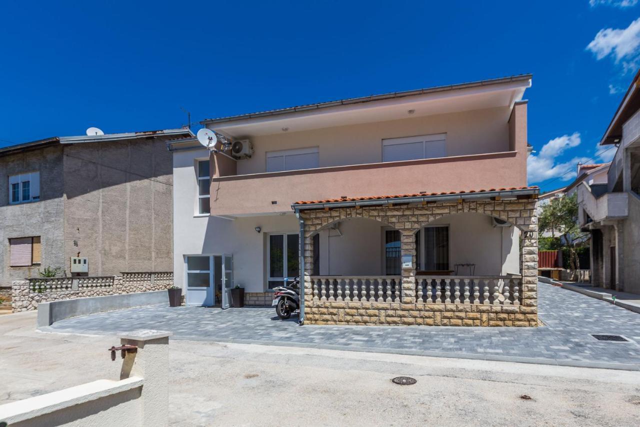 2Sis 2 Apartments 자다르 외부 사진